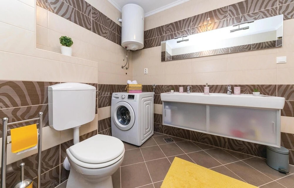 Stunning Apartment in Okrug Gornji With 3 Bedrooms and Wifi