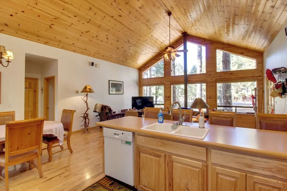 Scenic Deck + Horse Corral: Pinetop-lakeside Cabin