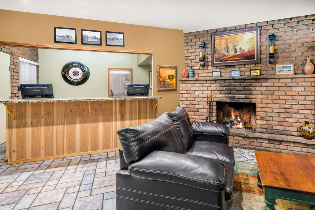Days Inn by Wyndham Show Low