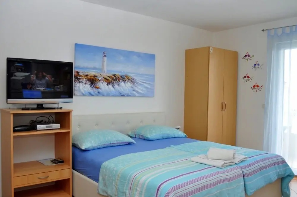 Ivi - big Parking and Courtyard - SA5