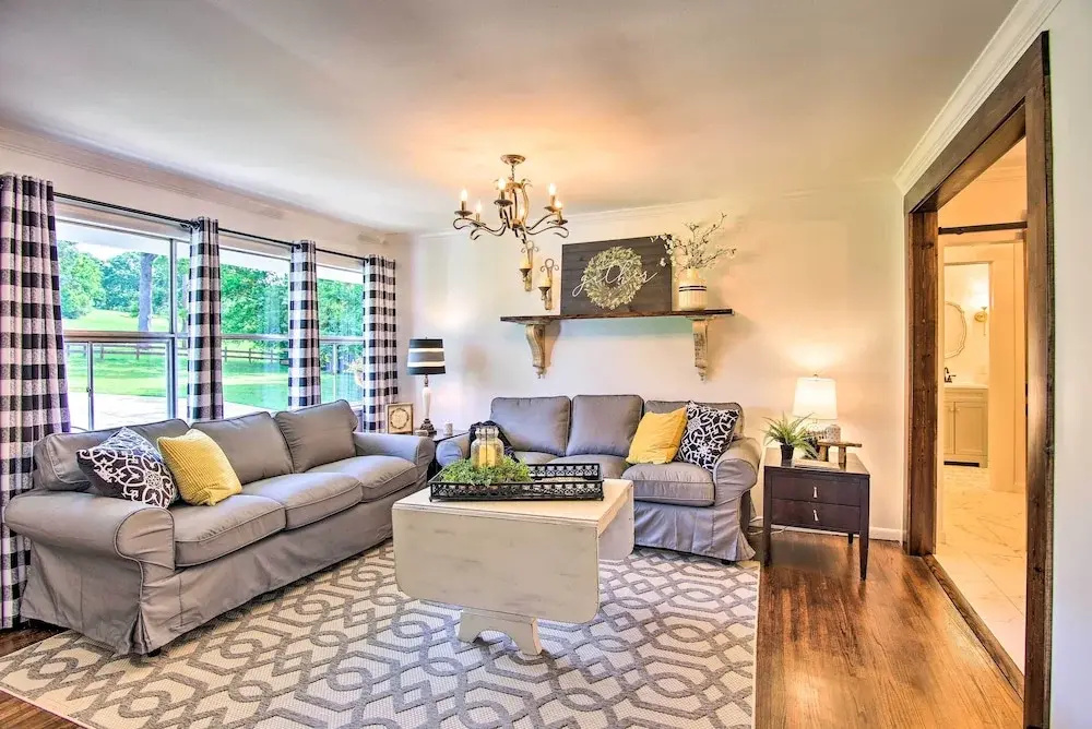 Charming Country Cottage: 5 Mi to Downtown Tulsa!
