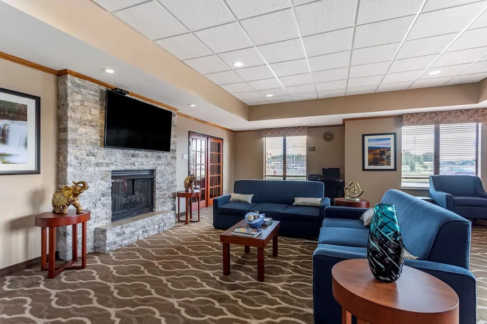 Days Inn & Suites Carbondale