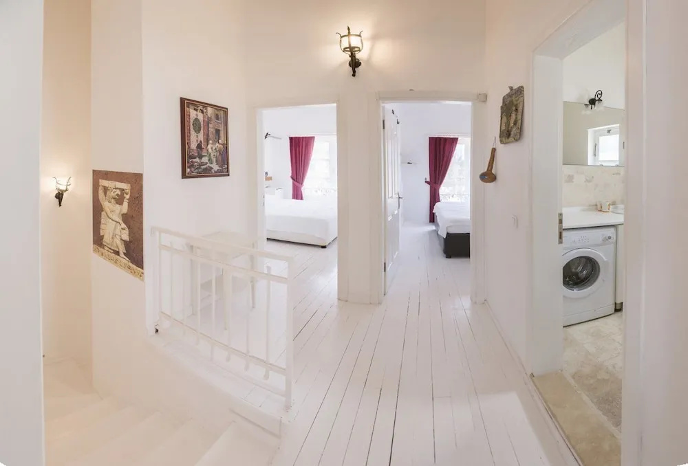 Alaroof Hotel