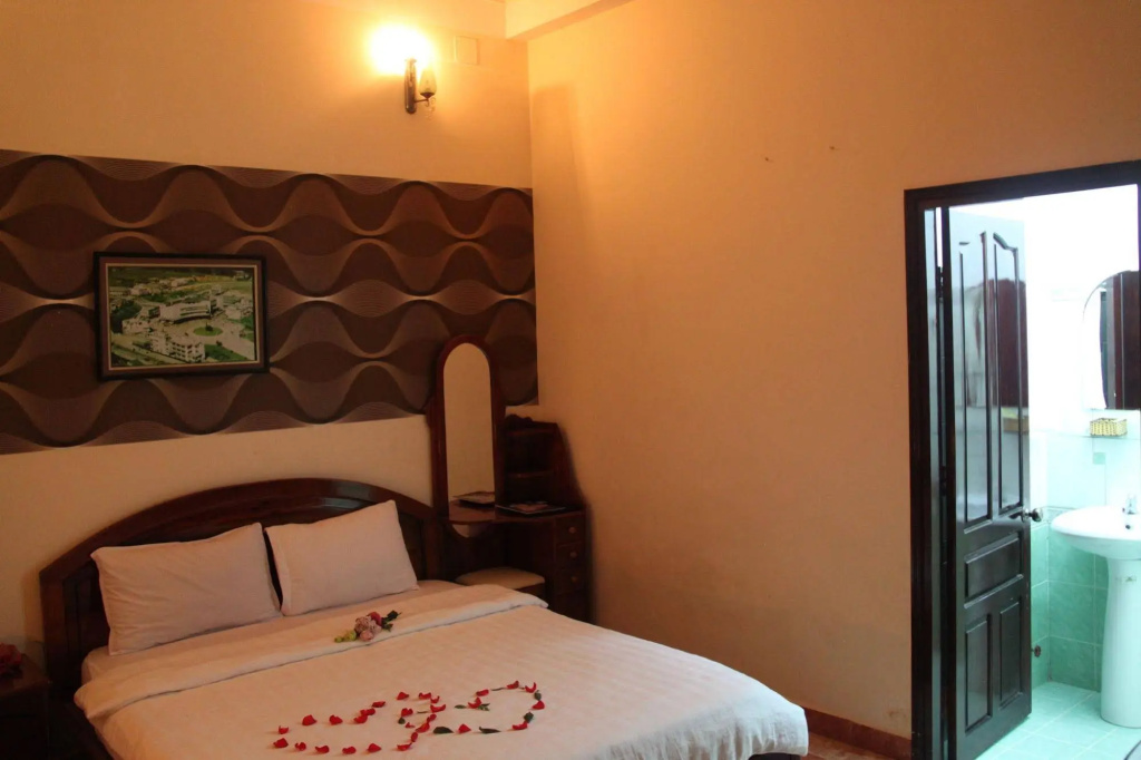 Tulip Xanh Hotel
