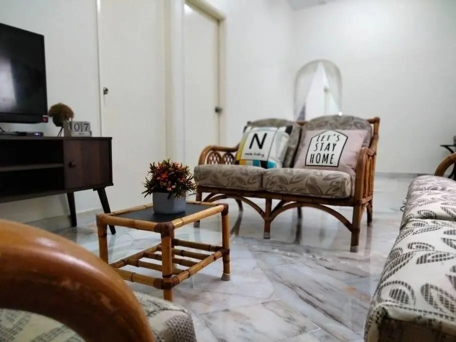 Homey 9pax 3BR MRT Cheras Tmn Suntex I HomeBrickz