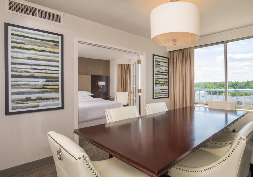 Sheraton Suites Chicago Elk Grove
