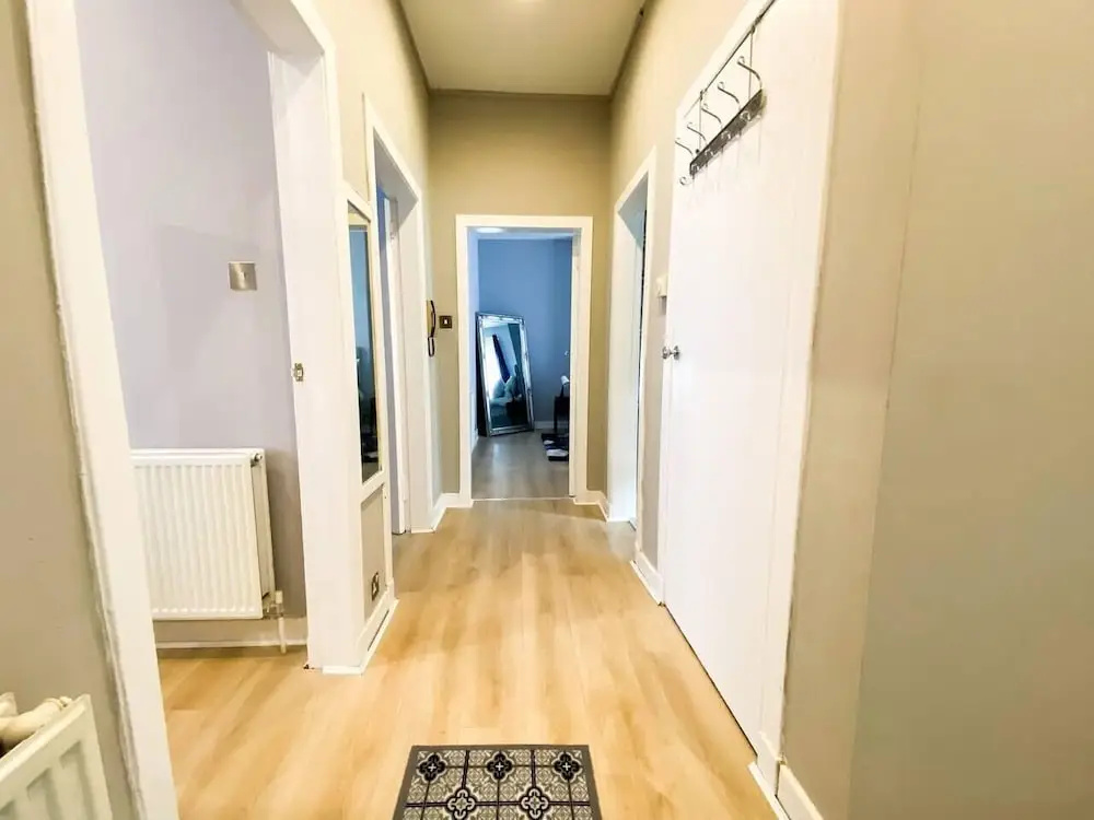 Striking & Elegant 2BR Flat - Free Street Parking