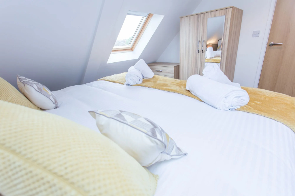 Bright 2 Bed Apartments in Marston Oxford, Free Parking, OX3 Near John Radcliffe Hospitals & University Parks