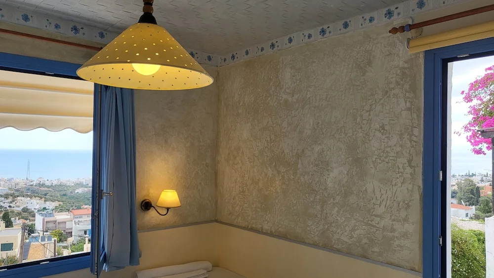 Sunny hideaway in Chersonisos