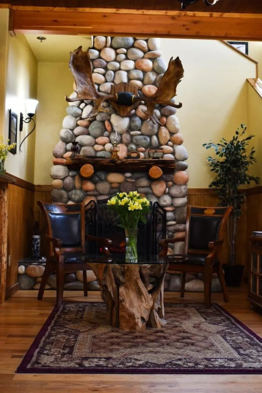 Exit Glacier Lodge
