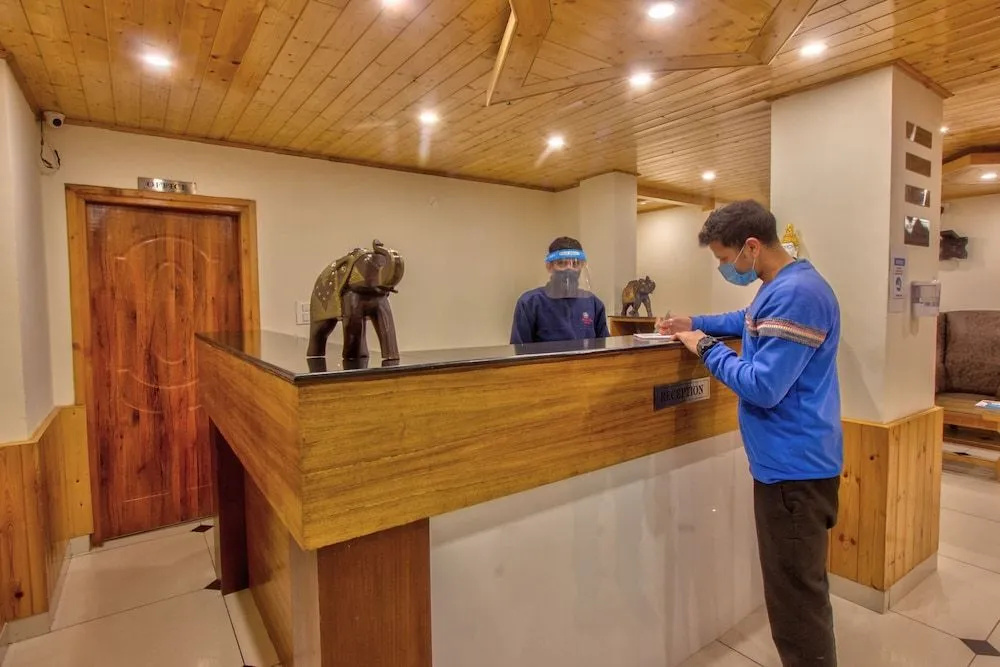 Snow Citys Montana Blues Resort Manali - Heated & Air-Cooled Stay