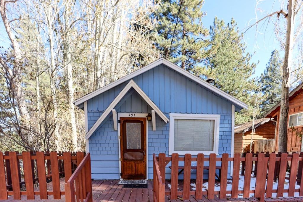 Eagles Cottage - 1975 by Big Bear Vacations