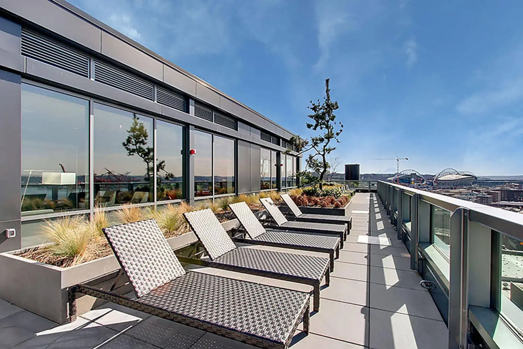 Ferris Wheel Waterfront Apartments By Barsala