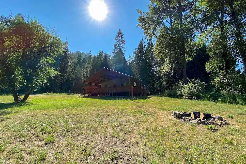 Private 2-acre Retreat w/ MTN Views, Walk to River