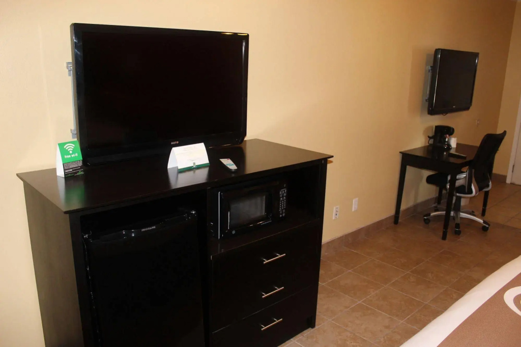Quality Inn & Suites at The Outlets Mercedes-Weslaco