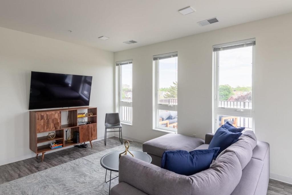 Flexhome East Side Studio ES2 - UWM, Rooftop, & Lounge