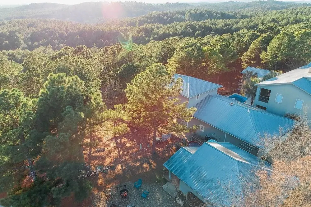 Broken Bow Cottage w/ Deck, Hot Tub & Fire Pit!