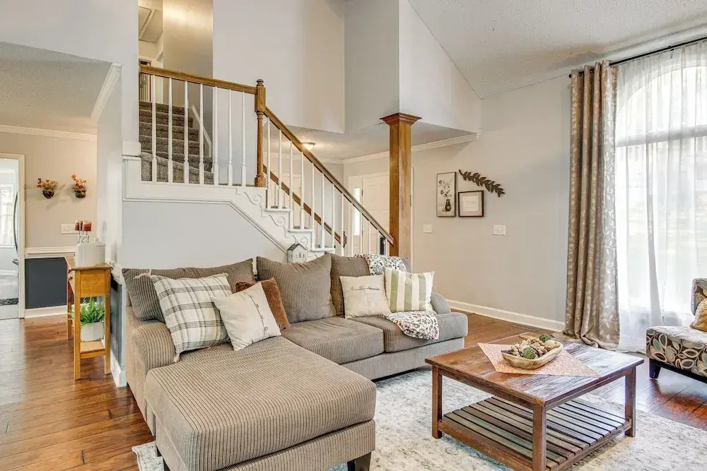 3 Mi to Marina: Quiet Getaway w/ Deck in Lexington