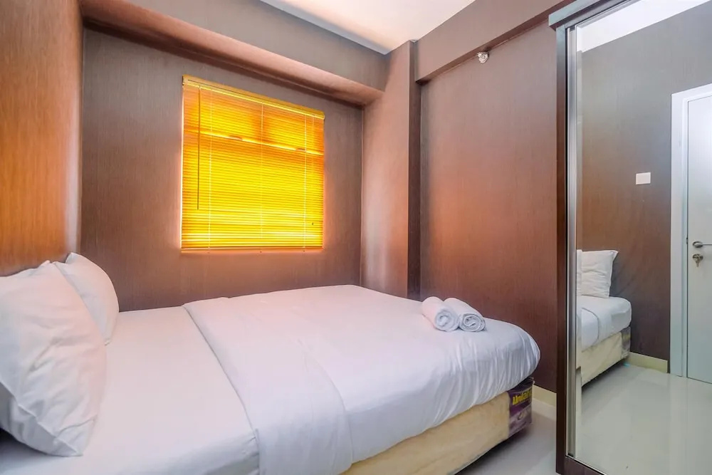 Comfort 1BR with Study Room Green Pramuka Apartment