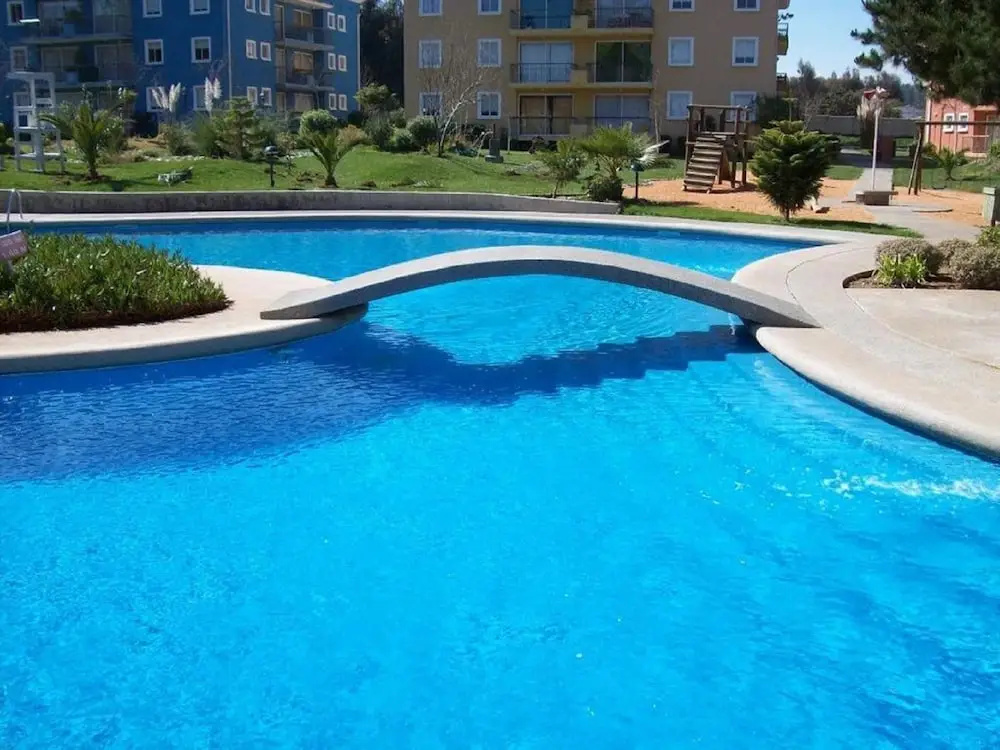 Espacioso departamento con piscina