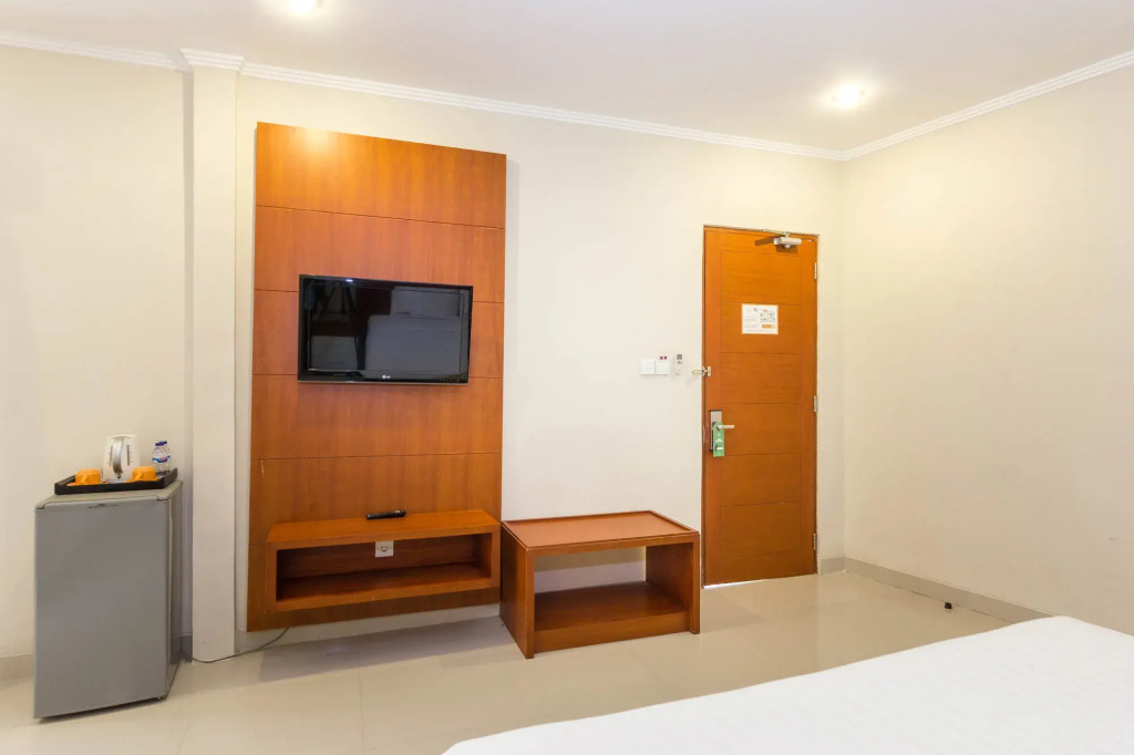 RedDoorz Plus Near Sanur Beach 2