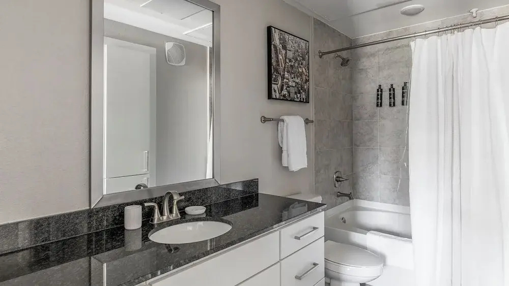 Landing Stunning 1BD Gym Yoga Studio