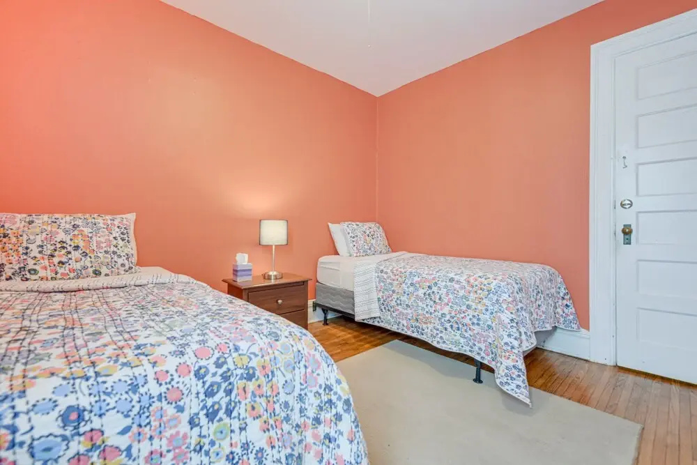 2 Mi to Peace Bridge: Victorian-style Apartment