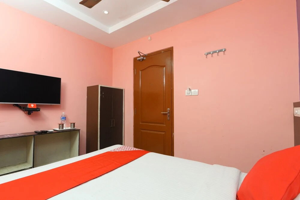 Oyo 6637 Hotel Bvn Grand