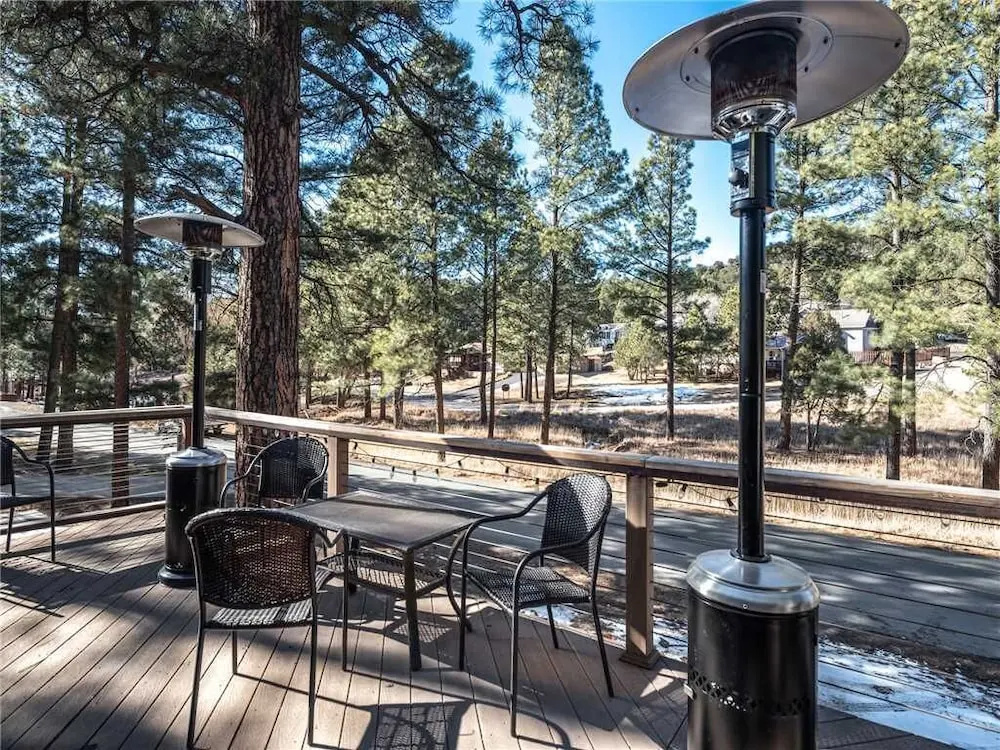 Wolves Den, 3 Bedrooms, Deck, Grill, Hot Tub, WiFi, Sleeps 6