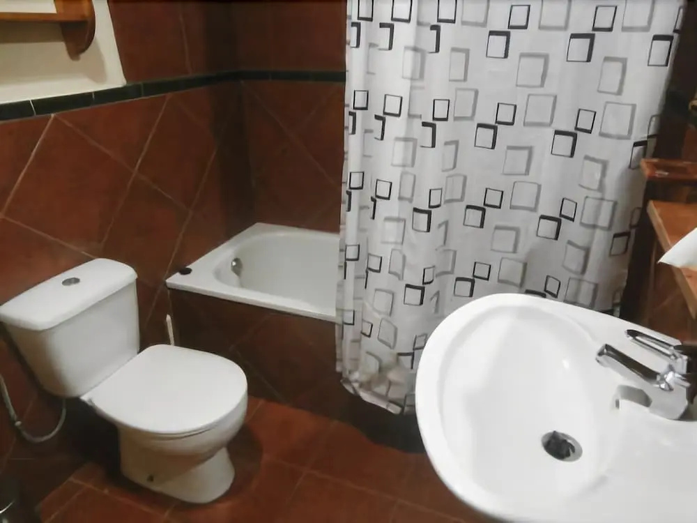 GRAN ESTUDIO MARIBEL, pegado a pistas