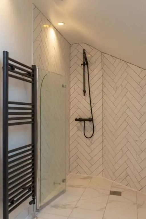 Escape 2 Unwind At The Parade, Accommodates 10
