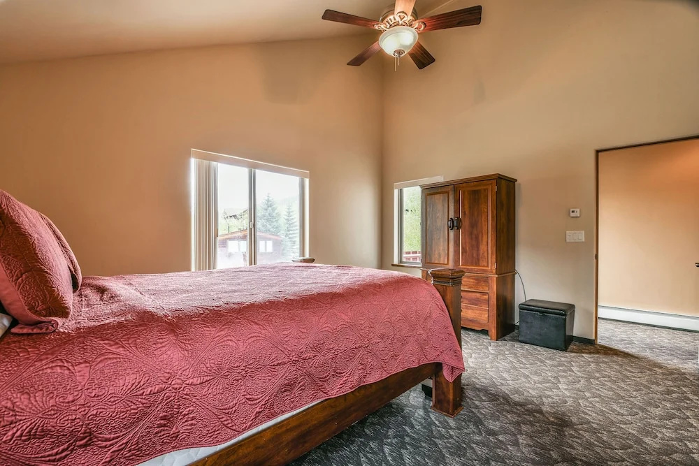 Mossy Rock Lodge 127 by SummitCove Vacation Lodging