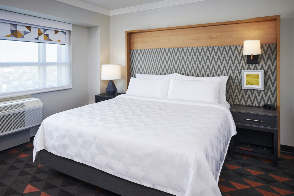 Holiday Inn & Suites Oakville at Bronte by IHG