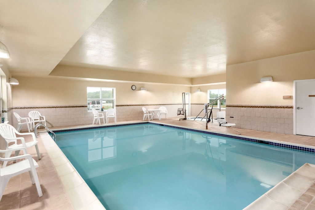 Country Inn & Suites by Radisson, Carlisle, PA