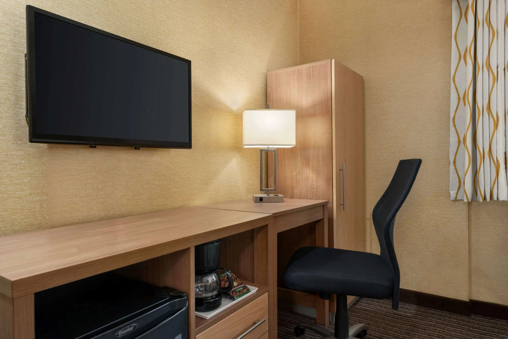 Days Inn by Wyndham Brooklyn