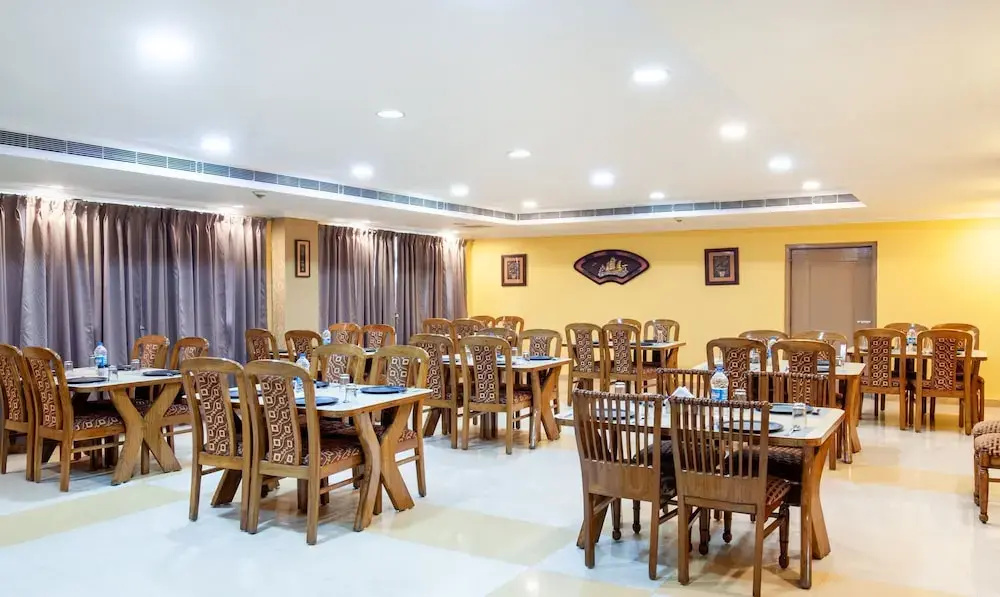 Treebo Y Hotels Elite, Khandagiri