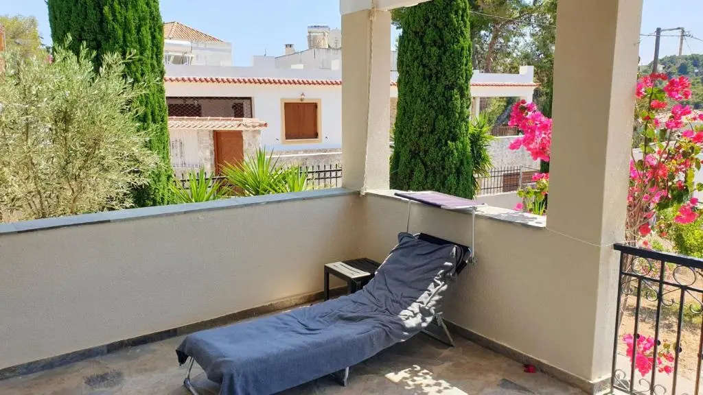 Studio with sea view enclosed garden and wifi at Porto Heli