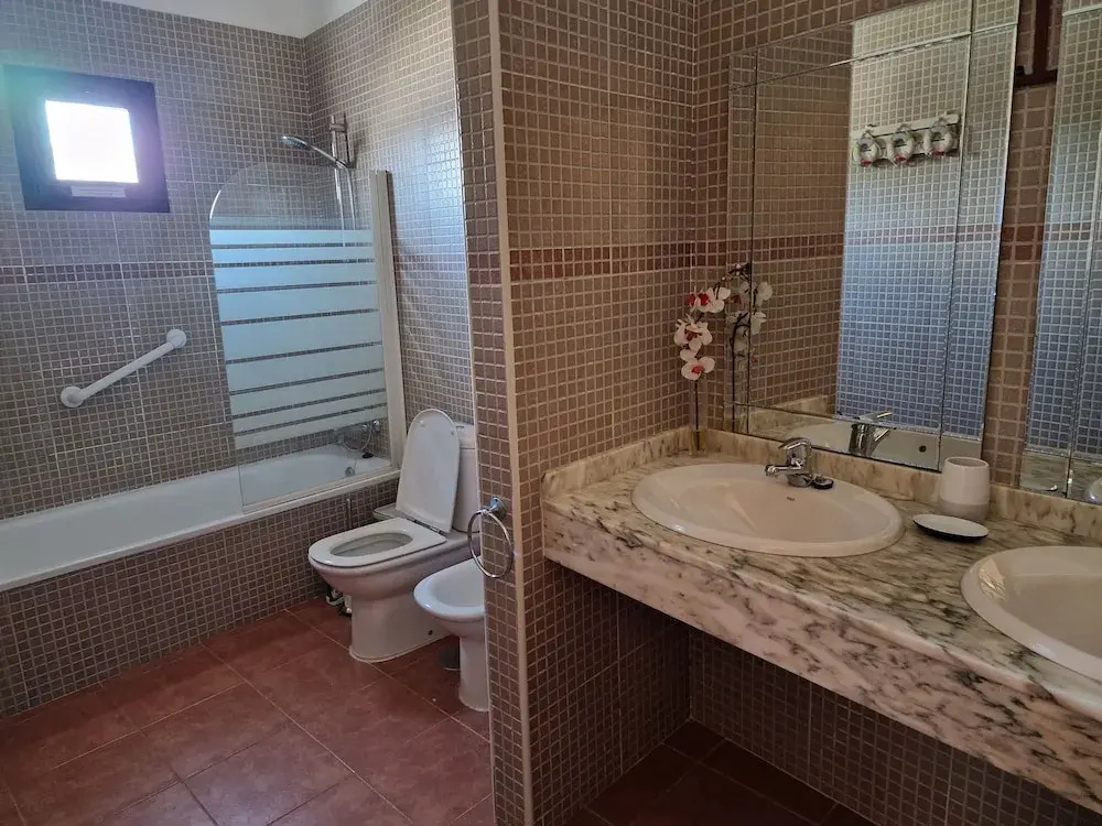 Villa Georgiana Spacious Quiet 4 Bed Property With Private Pool Sleeps 8
