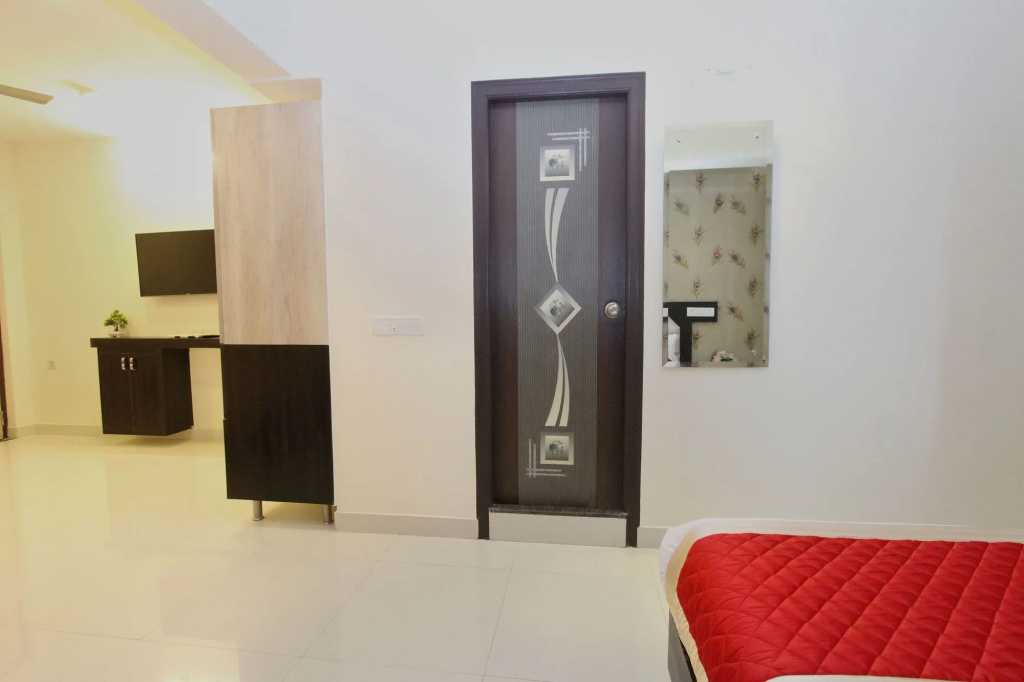 OYO 4429 Vee Suites