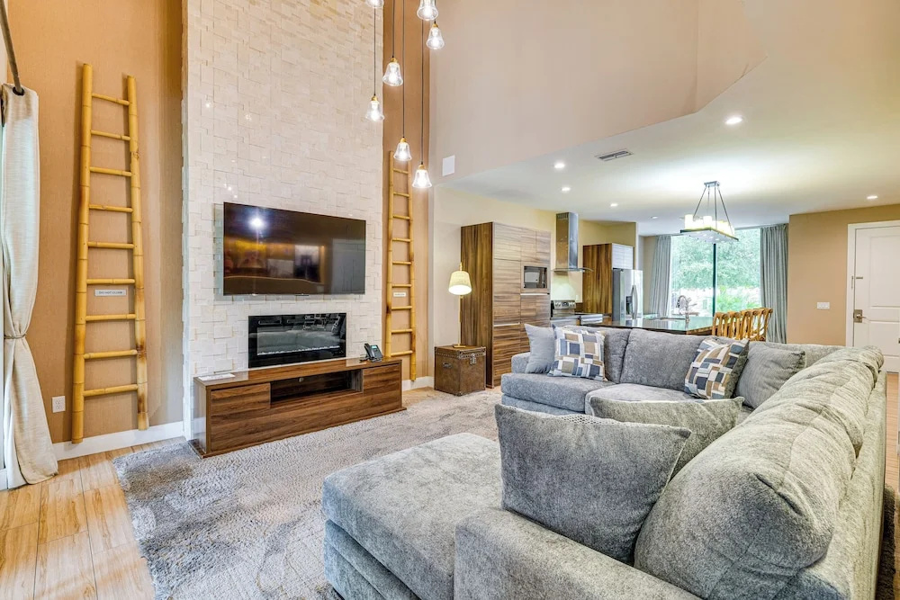 Magic Villas Townhome about 5 Mi to Disney Parks!