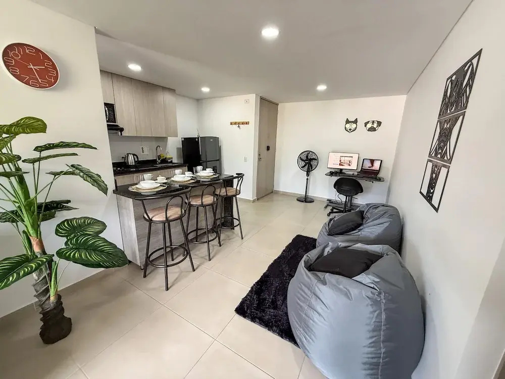 Mountain View, Pool & Gym (2506)