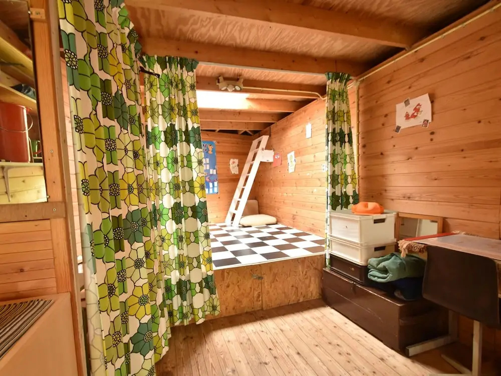 Family Home With Lush Garden and Games Room in the Heart of Artists' Town Bergen