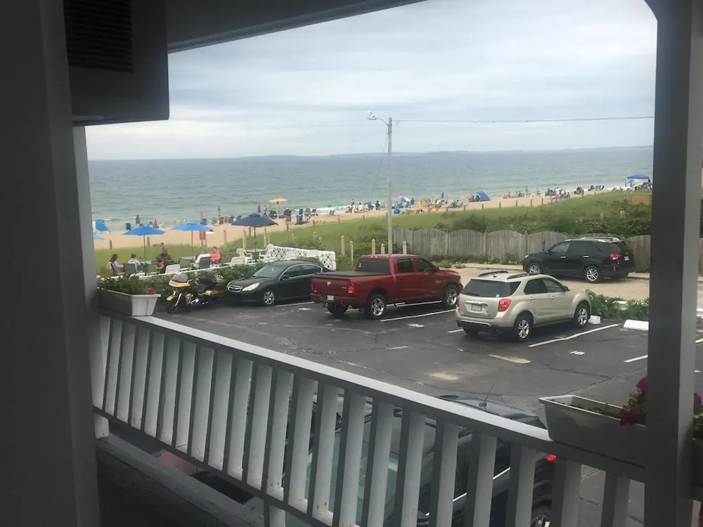 The Sandpiper Beachfront Motel