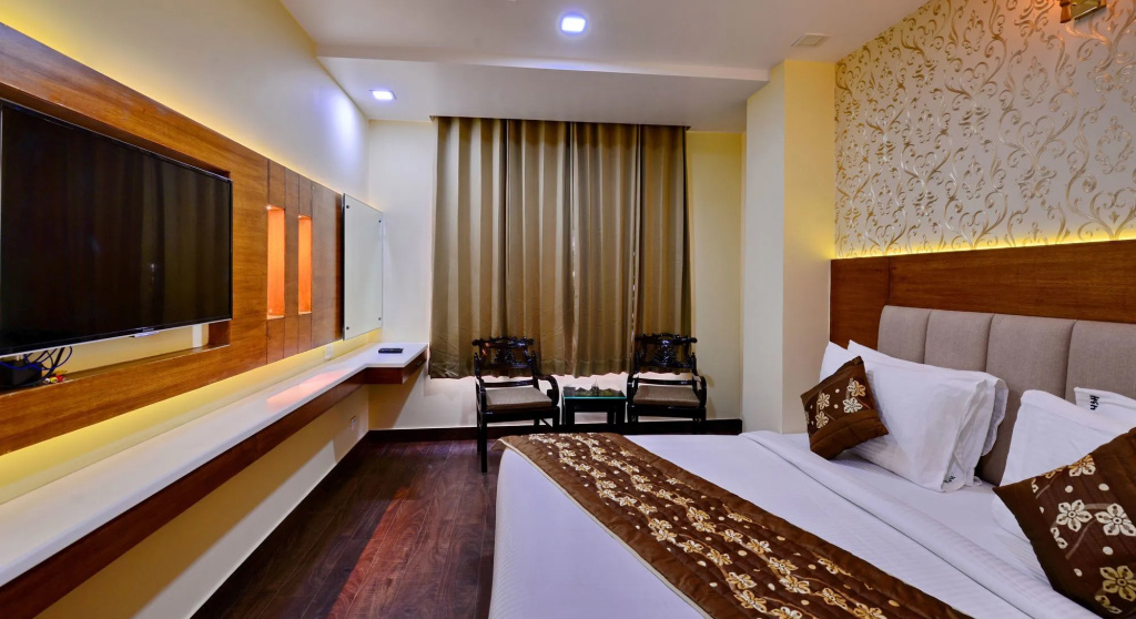 Grand Hridey One Minute From Railway Station