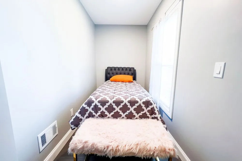 Group Friendly 6BR Near Aquarium & Niagara Falls