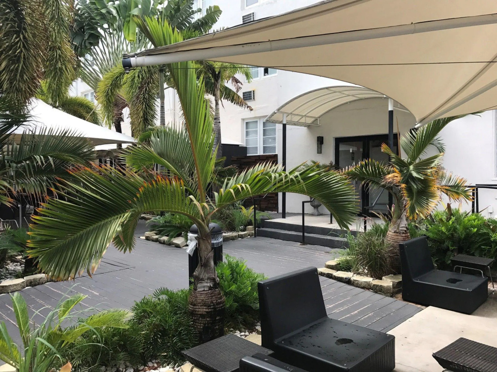 Beach Plaza