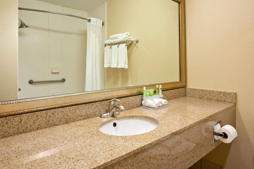 Holiday Inn Express Hotel & Suites Cedar Rapids I-380 at 33rd Avenue by IHG