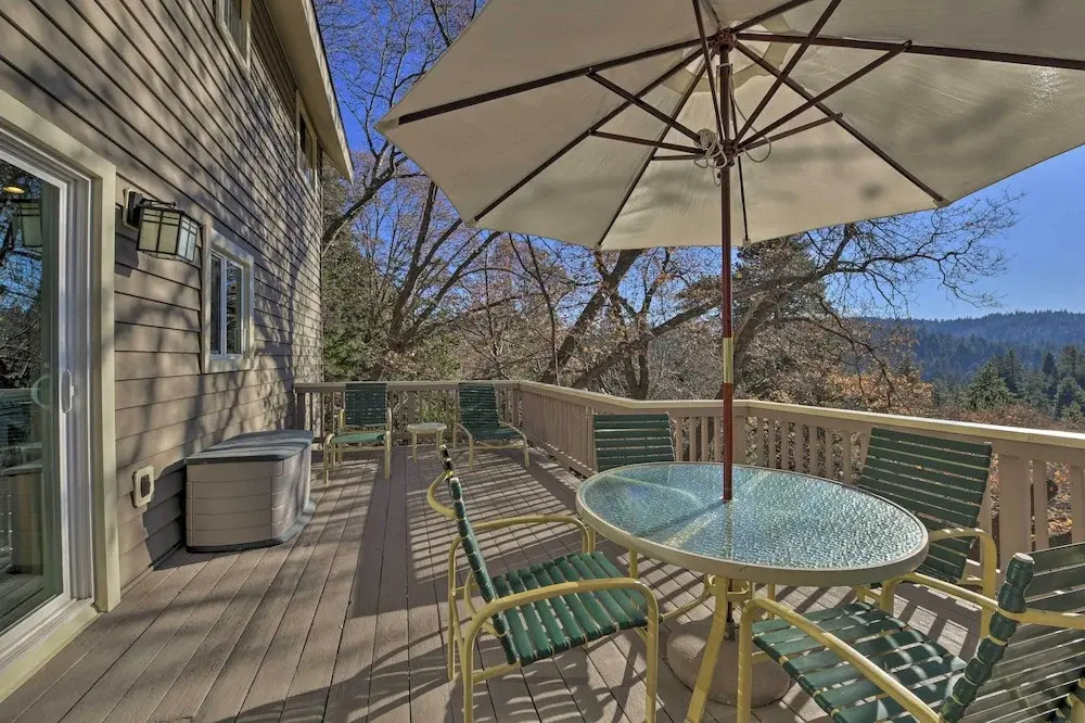 Mountainside Cabin w/ Deck - 16 Miles to Skiing!