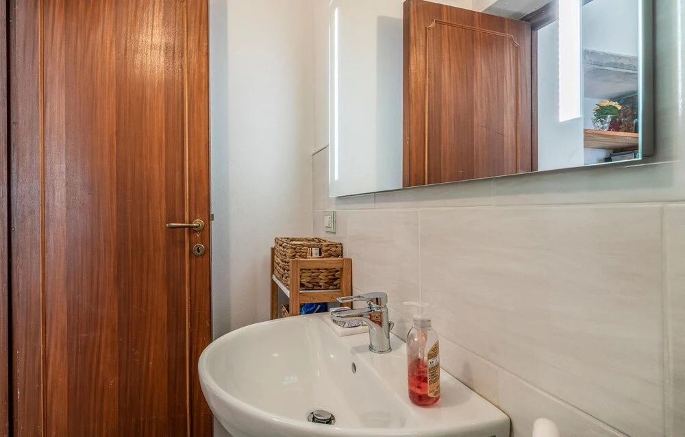 2 Bedroom Stunning Home In Case Lori