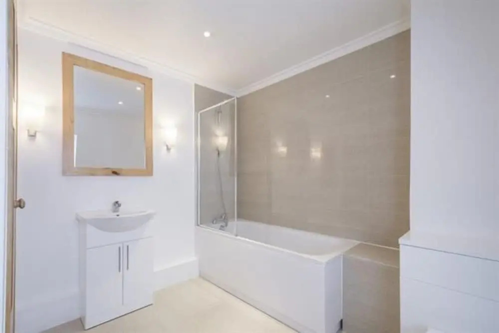 4BR mews home in the centre of exclusive South Kensington